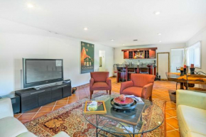 Contemporary Cincinnati Apt with WiFi, Near Kenwood!
